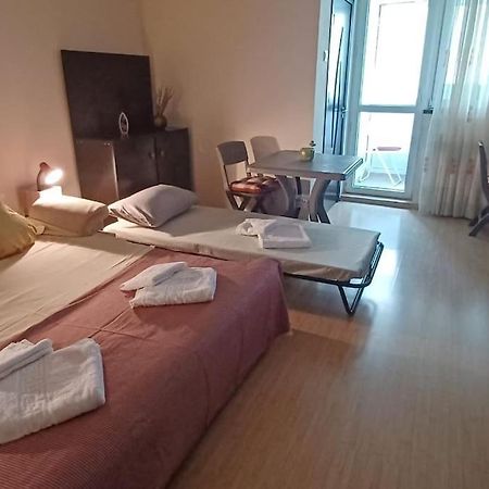 בוקרשט Garsoniera Linistita Zona Vitan מראה חיצוני תמונה