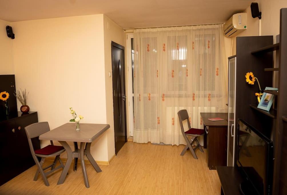 בוקרשט Garsoniera Linistita Zona Vitan מראה חיצוני תמונה